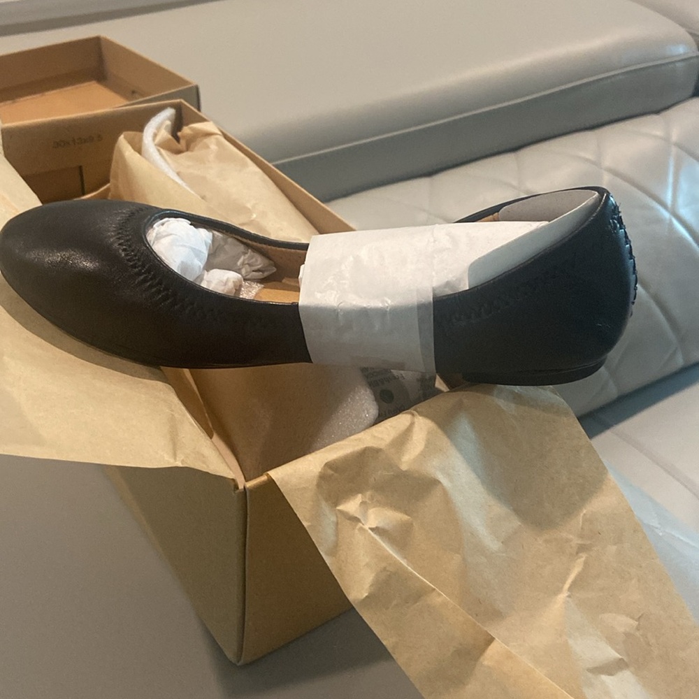NIB LUCKY BRAND LEATHER BALLET FLATS 6
